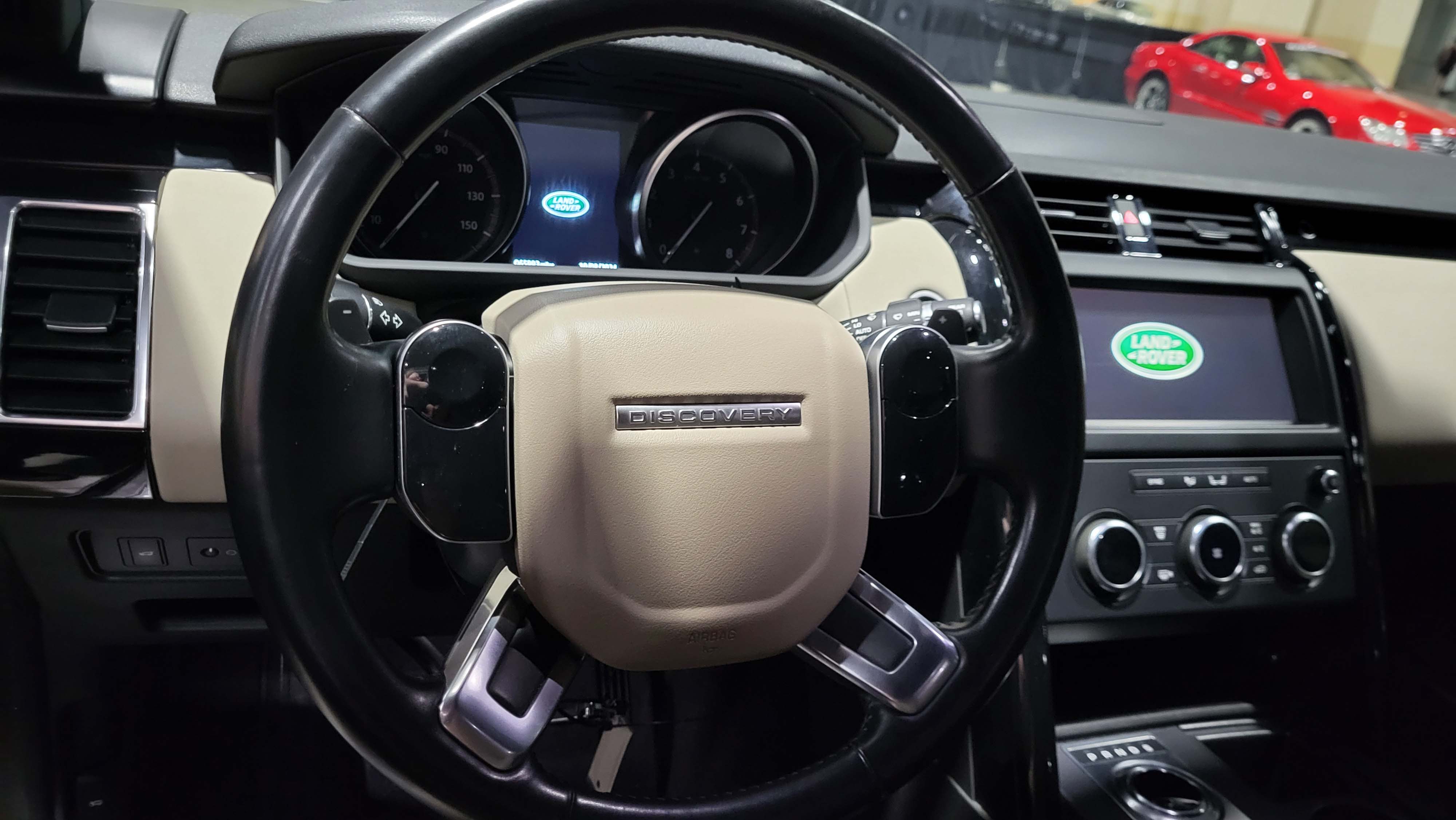 9th Image of a 2020 LAND ROVER DISCOVERY SE