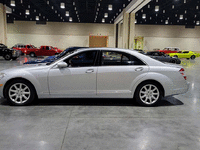 Image 5 of 12 of a 2007 MERCEDES-BENZ S-CLASS S550