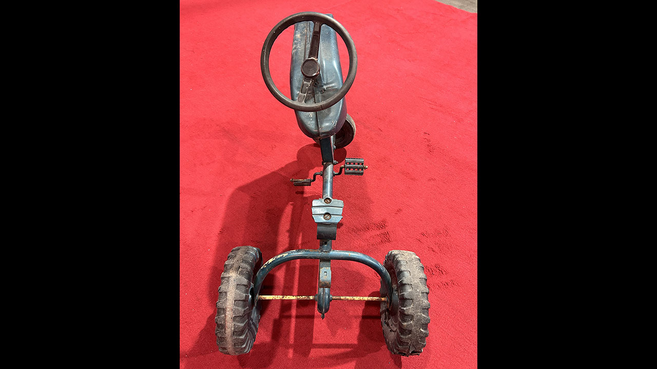 1st Image of a N/A N/A PEDAL TRACTOR