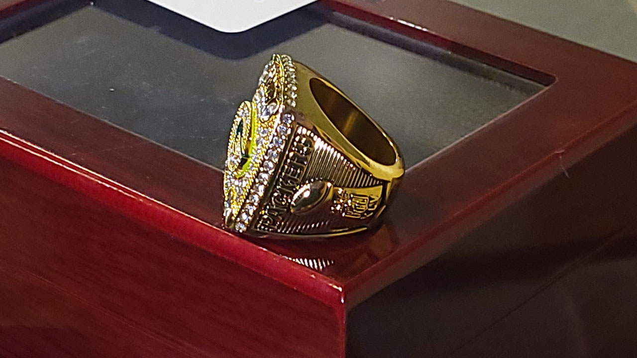 2nd Image of a N/A GREEN BAY PACKERS AARON RODGERS SUPER BOWL XLV RING