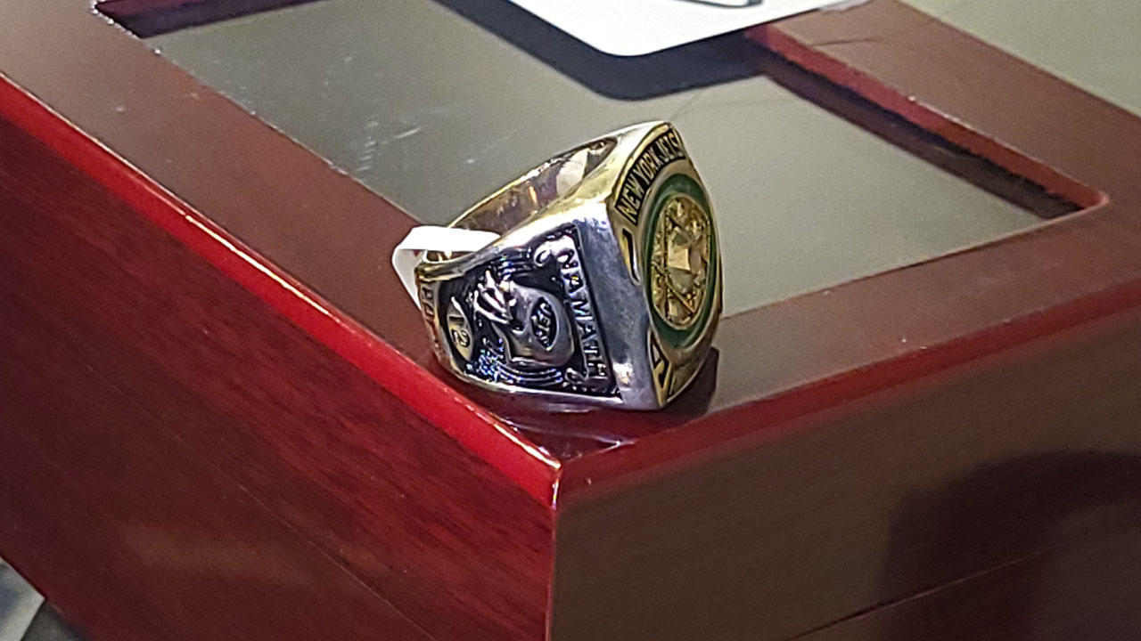 1st Image of a N/A NEW YORK SUPER BOWL RING