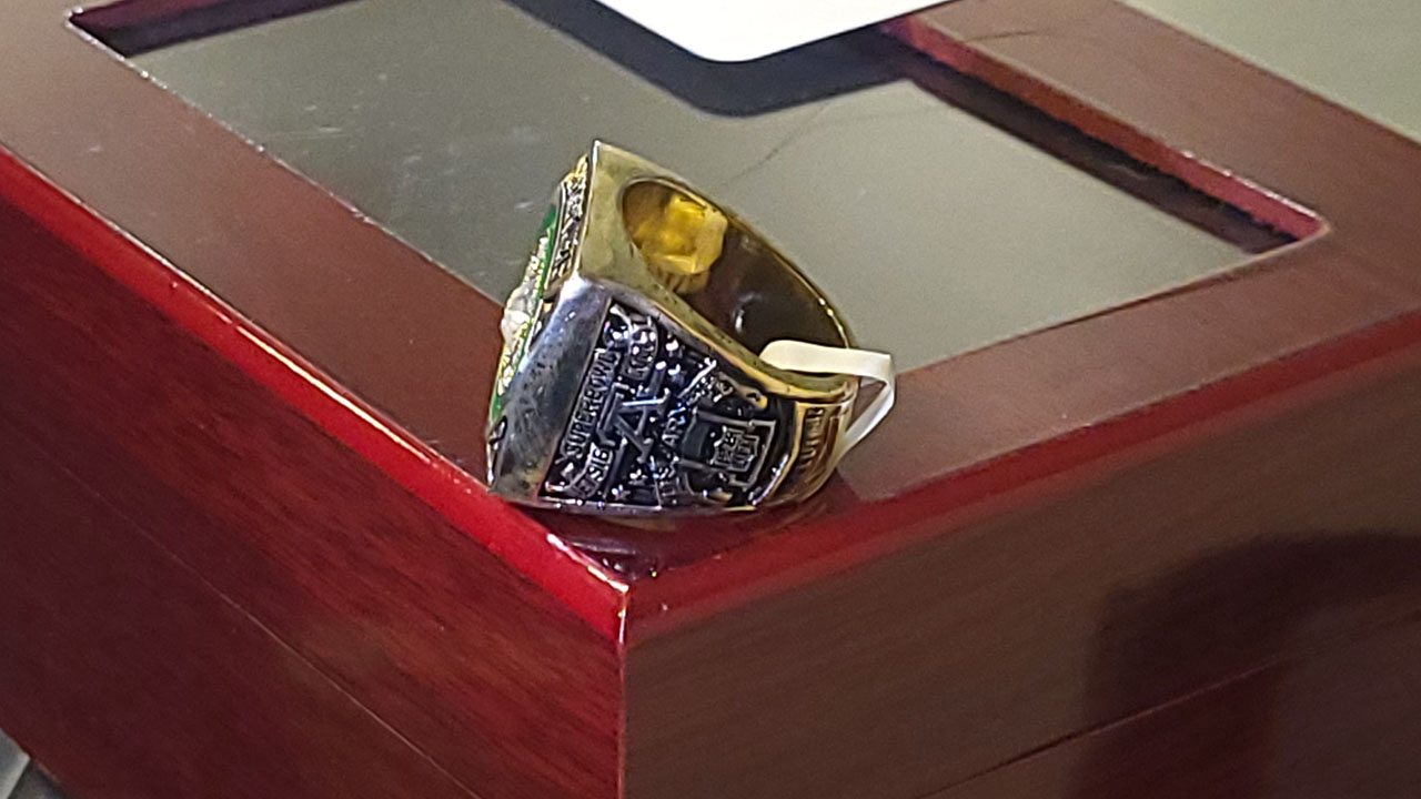 2nd Image of a N/A NEW YORK SUPER BOWL RING