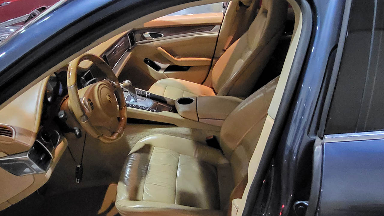 8th Image of a 2010 PORSCHE PANAMERA