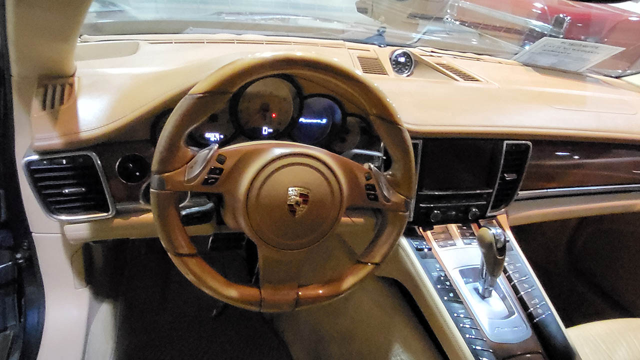 9th Image of a 2010 PORSCHE PANAMERA