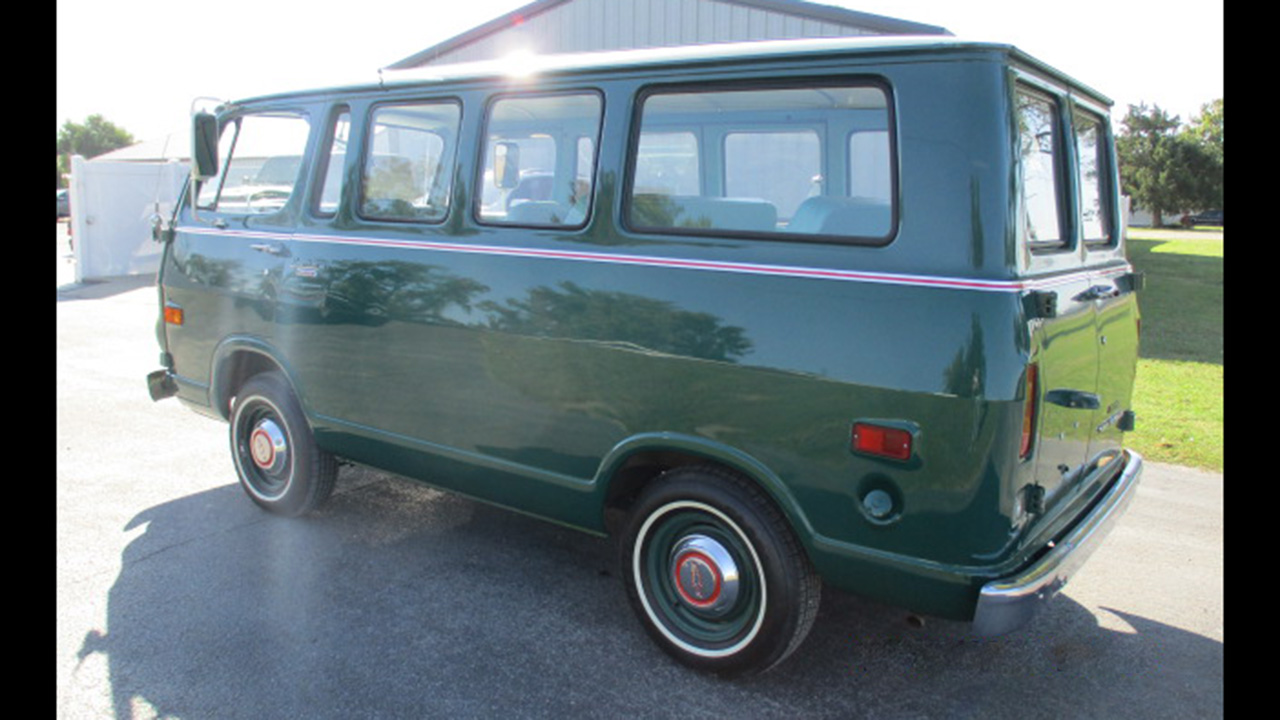 2nd Image of a 1968 CHEVROLET SPORTSVAN 90 DELUXE