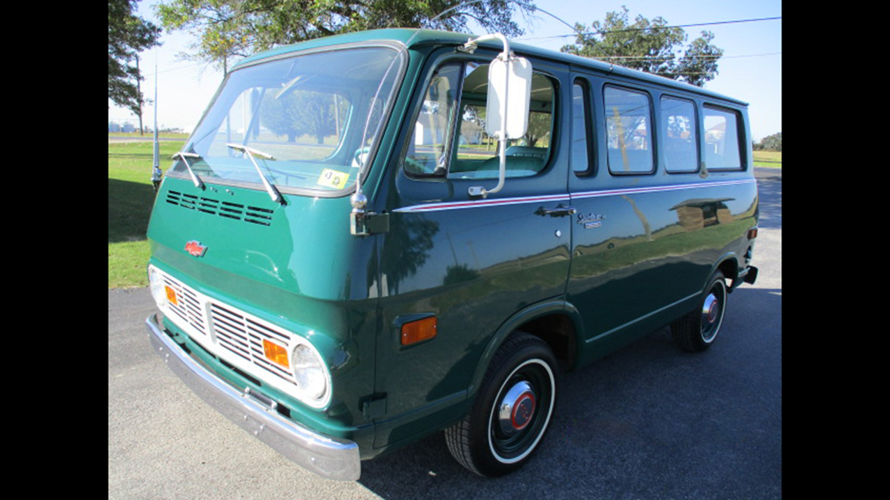 4th Image of a 1968 CHEVROLET SPORTSVAN 90 DELUXE