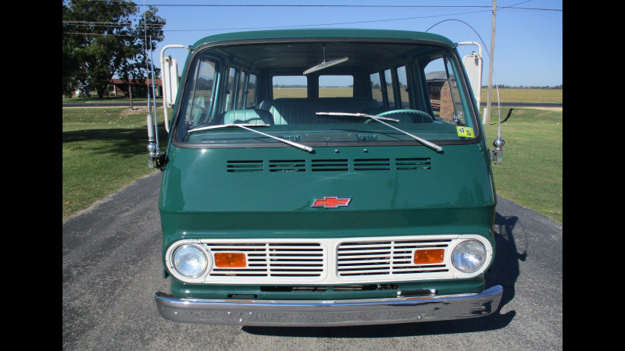 5th Image of a 1968 CHEVROLET SPORTSVAN 90 DELUXE