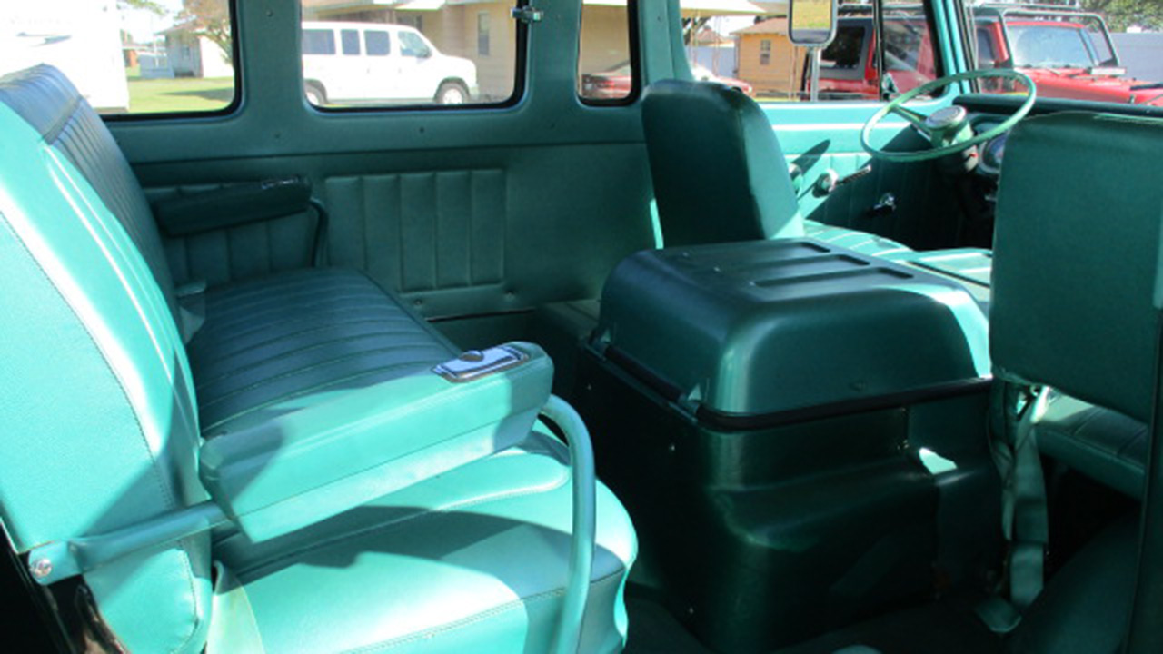 14th Image of a 1968 CHEVROLET SPORTSVAN 90 DELUXE