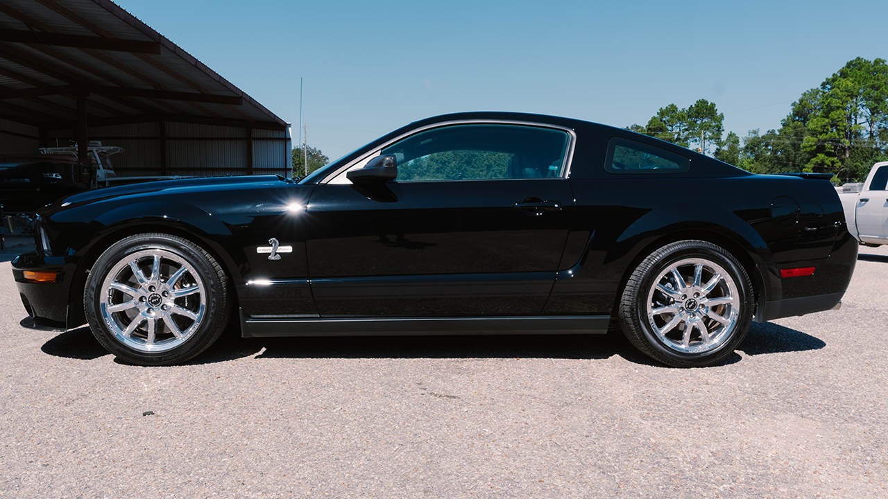 2nd Image of a 2009 FORD MUSTANG SHELBY GT500