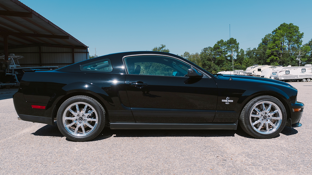 3rd Image of a 2009 FORD MUSTANG SHELBY GT500