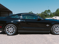 Image 4 of 29 of a 2009 FORD MUSTANG SHELBY GT500