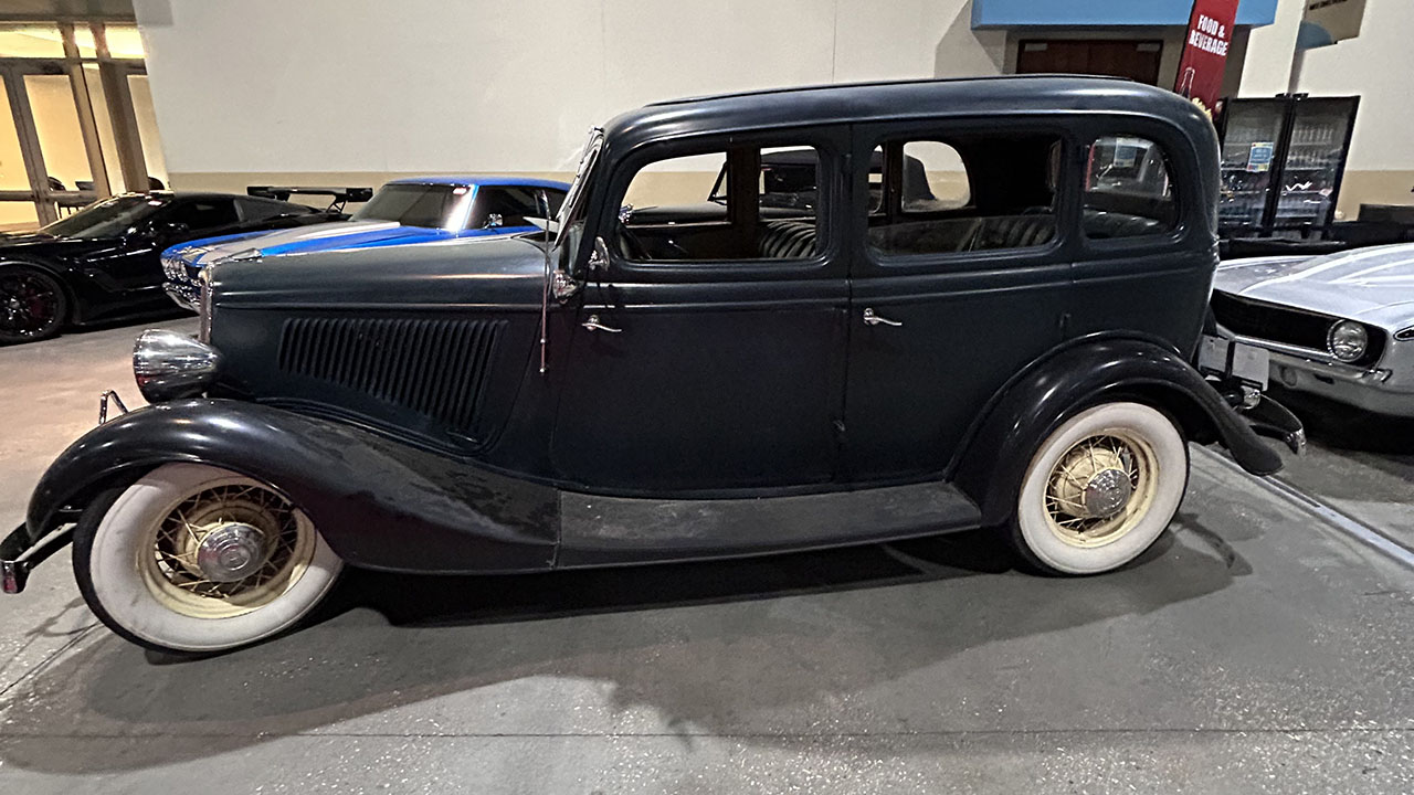 2nd Image of a 1934 FORD MODEL 40