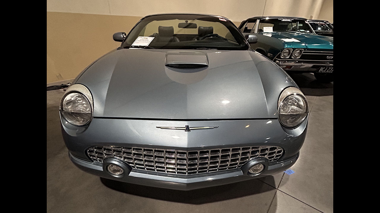 3rd Image of a 2005 FORD THUNDERBIRD