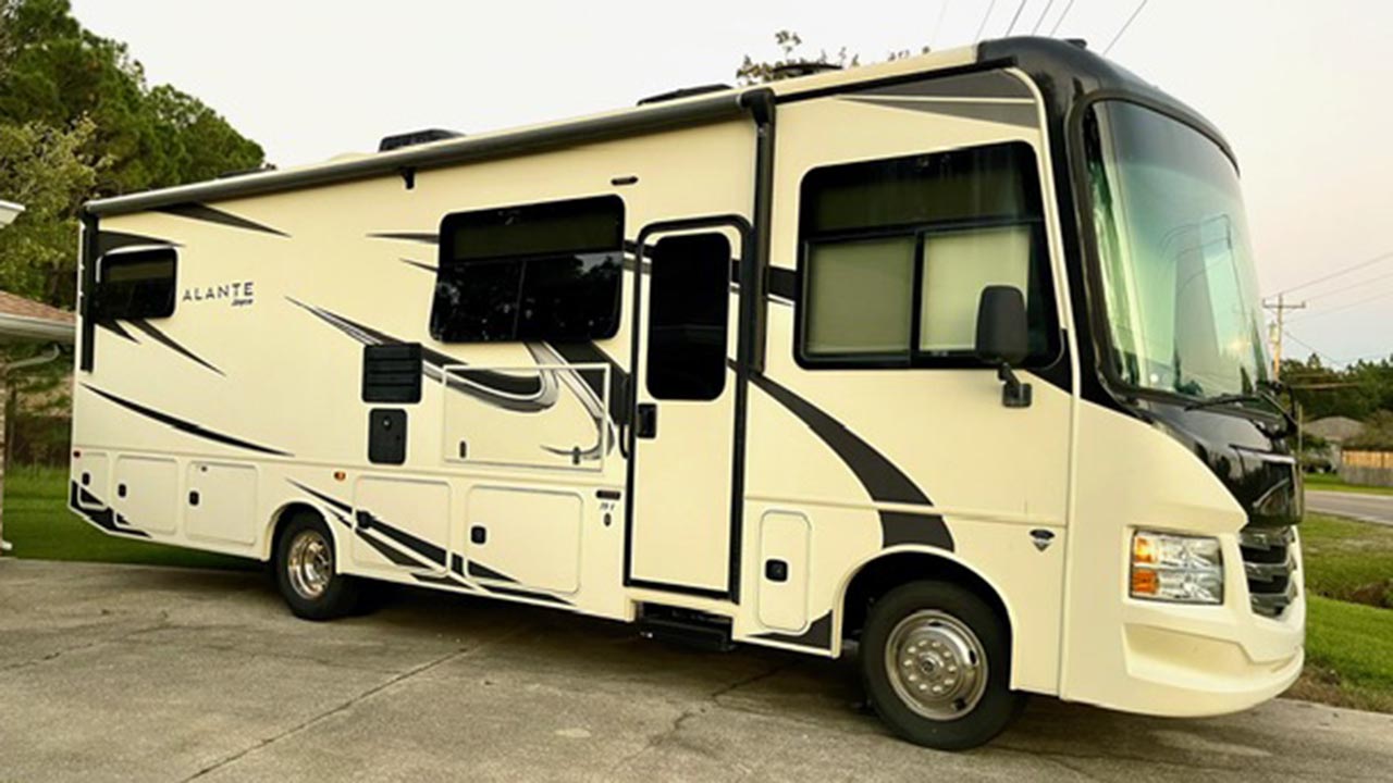 0th Image of a 2021 FORD JAYCO