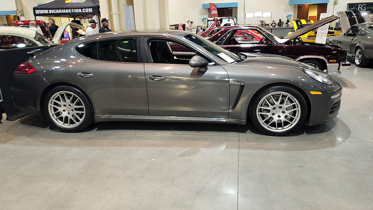 2nd Image of a 2014 PORSCHE PANAMERA