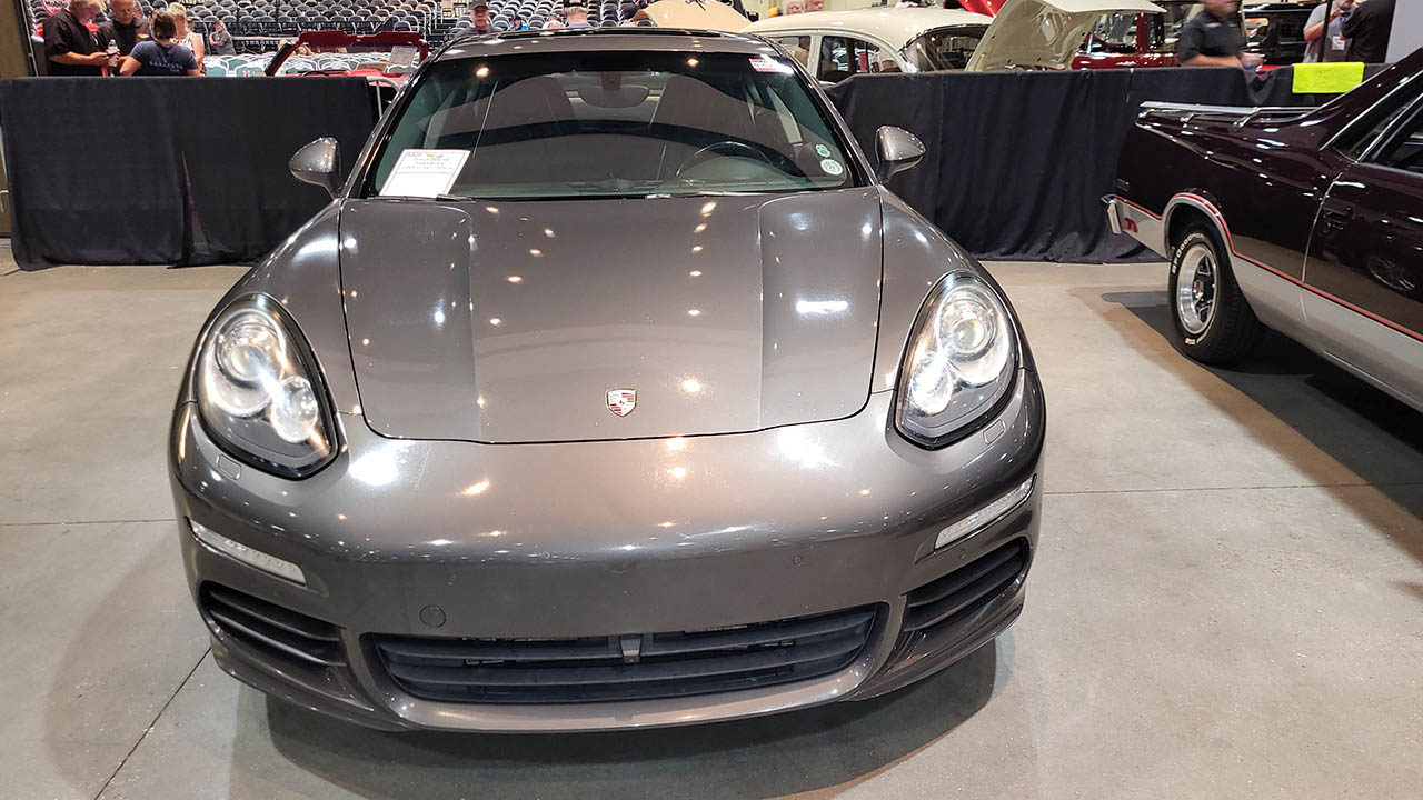 3rd Image of a 2014 PORSCHE PANAMERA