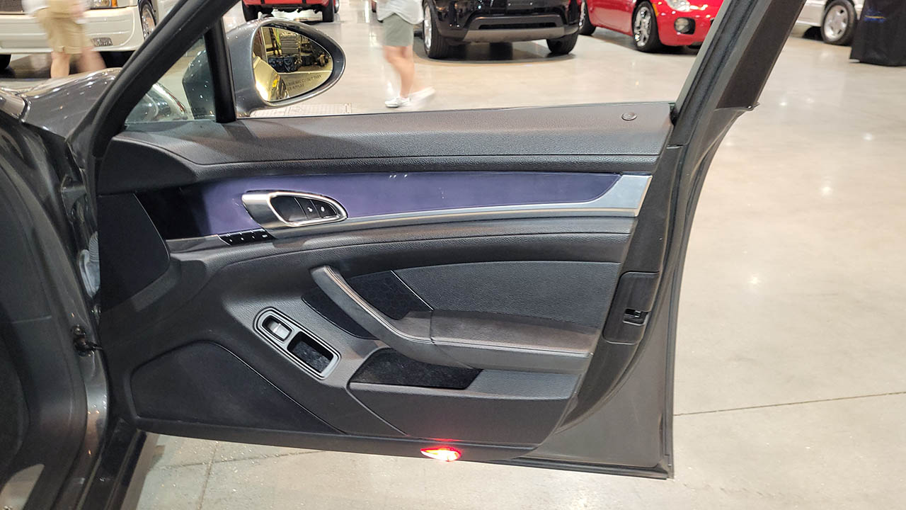 5th Image of a 2014 PORSCHE PANAMERA