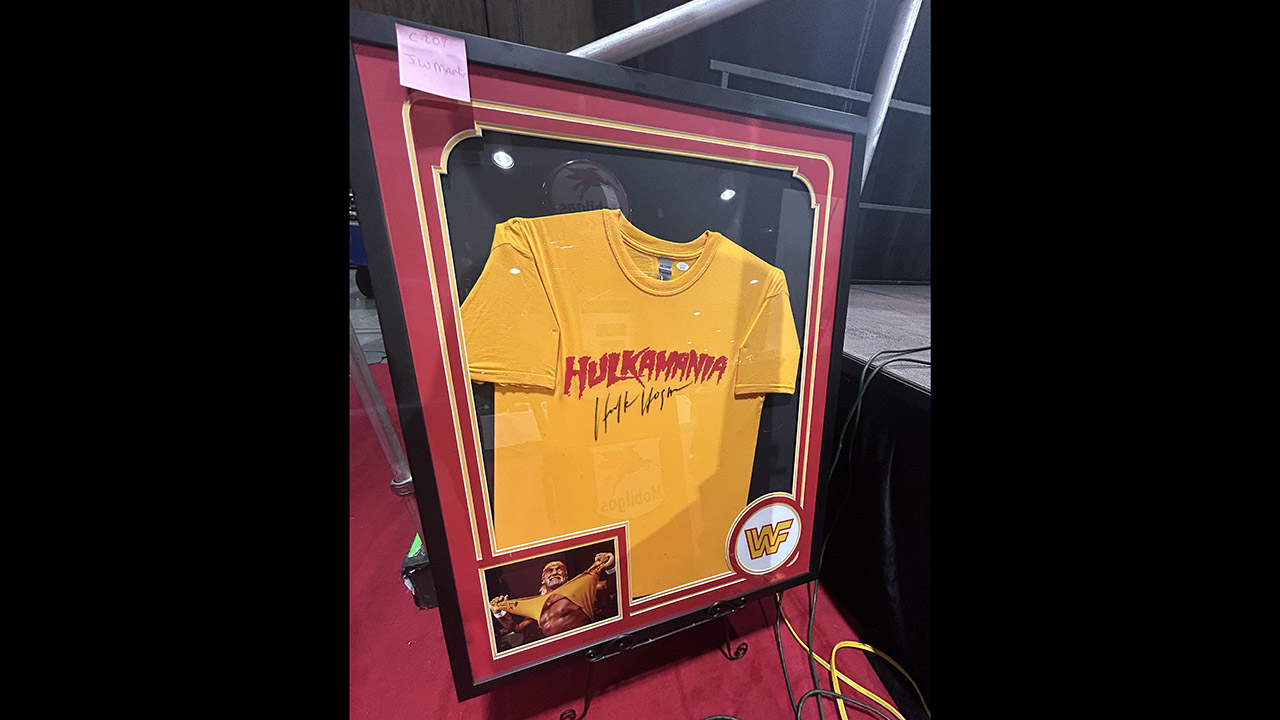 0th Image of a N/A TSHIRT HULK HOGAN AUTOGRAPHED TSHIRT