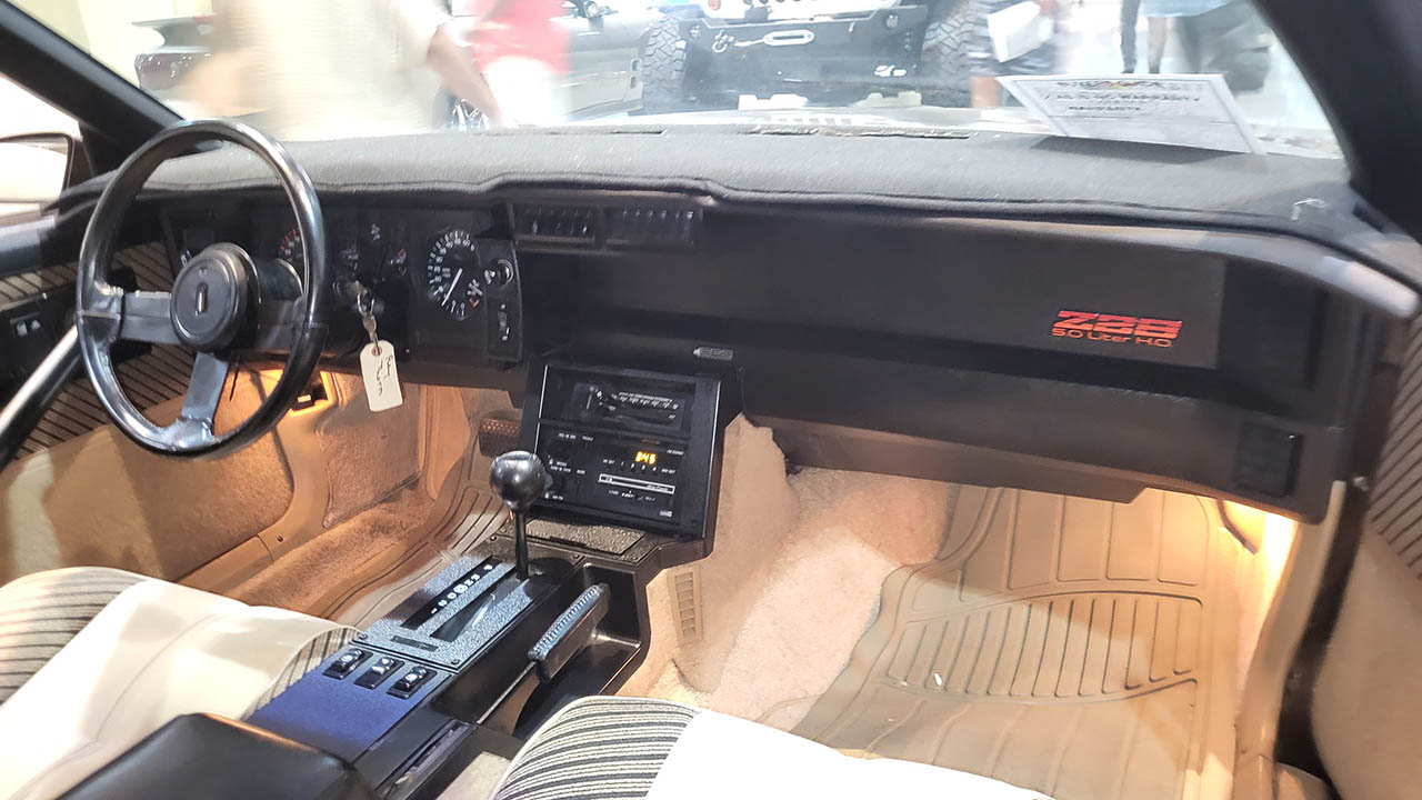 5th Image of a 1984 CHEVROLET CAMARO