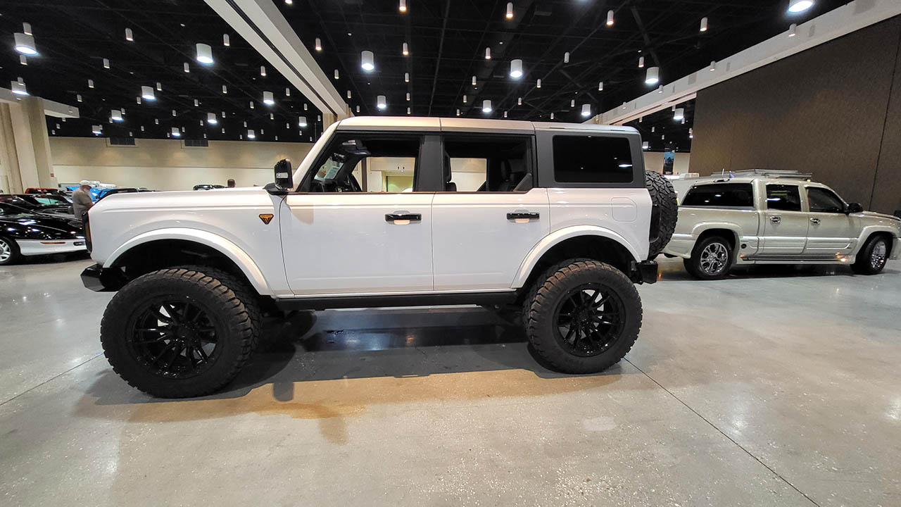 4th Image of a 2022 FORD BRONCO BADLANDS