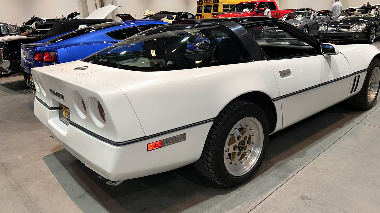 1st Image of a 1987 CHEVROLET CORVETTE