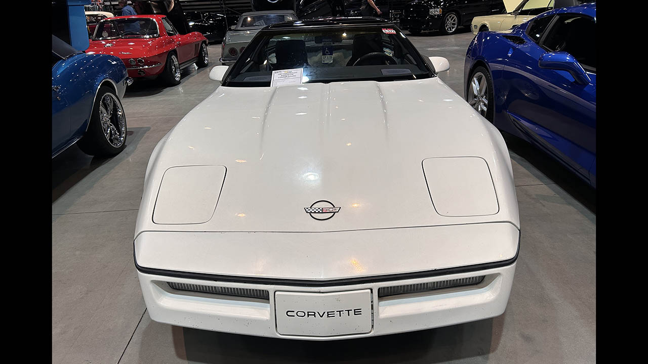 2nd Image of a 1987 CHEVROLET CORVETTE