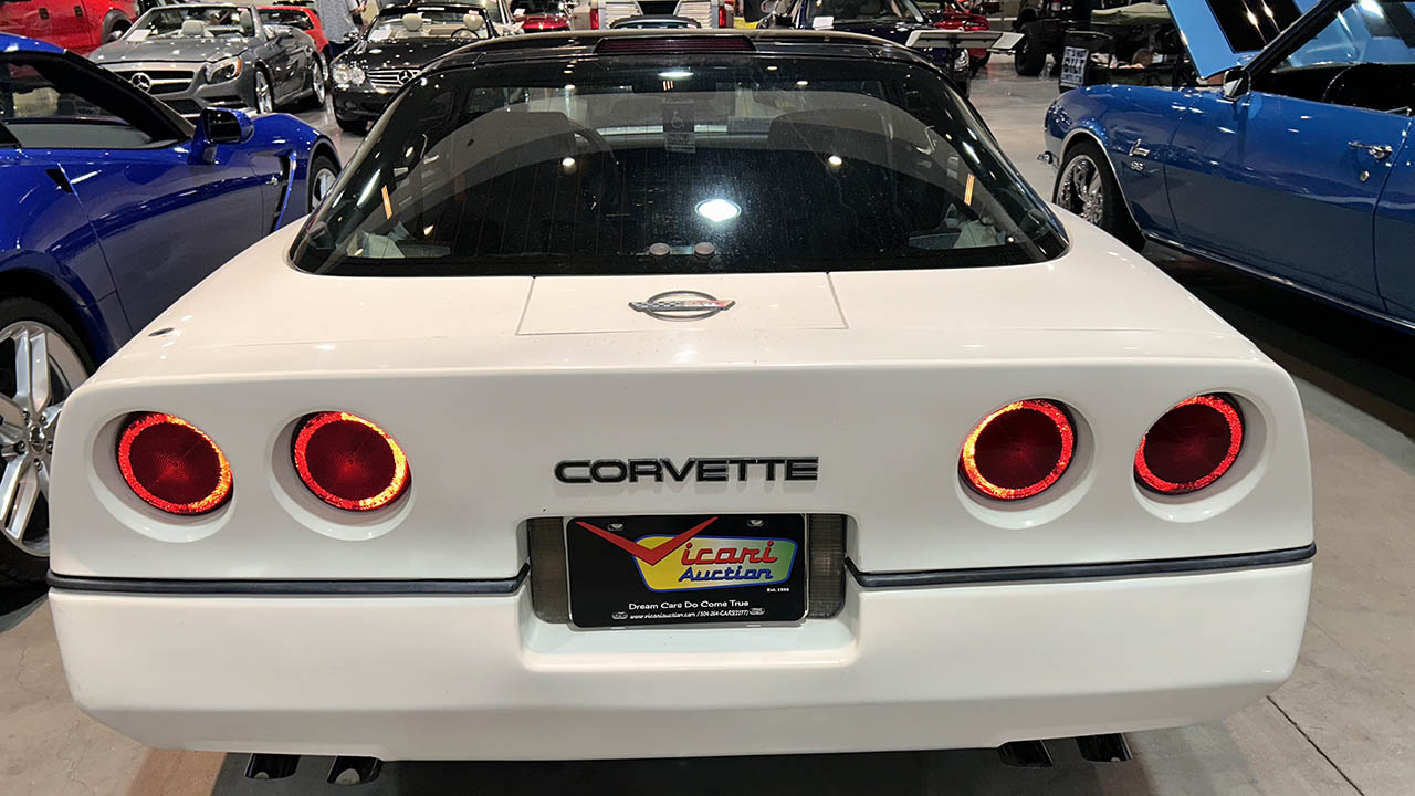 3rd Image of a 1987 CHEVROLET CORVETTE