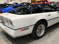 Image 2 of 10 of a 1987 CHEVROLET CORVETTE