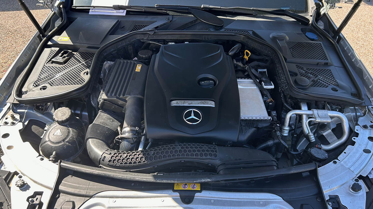 11th Image of a 2016 MERCEDES-BENZ C-CLASS C300