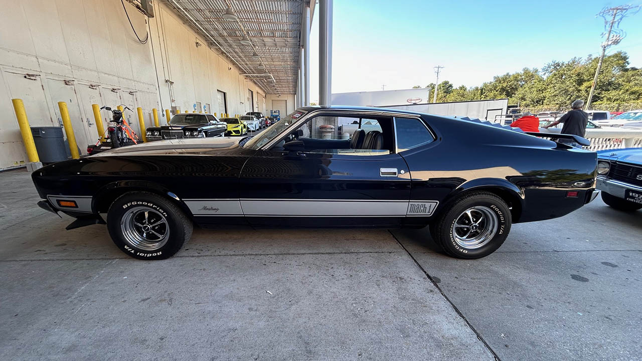 2nd Image of a 1973 FORD MUSTANG FASTBACK