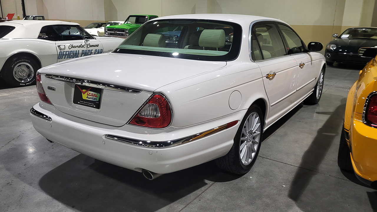 3rd Image of a 2006 JAGUAR XJ8 XJ L